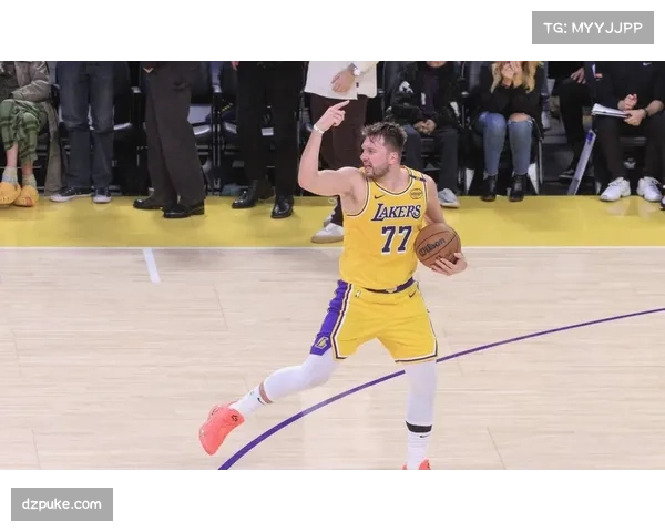 东契奇腿筋拉伤恢复进展 湖人进攻发起方式被迫简化